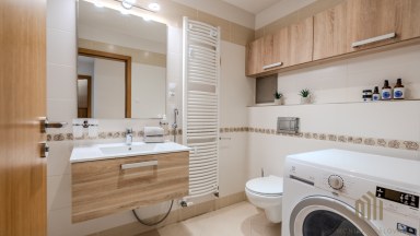 Exkluzivní byt 2+kk s předzahrádkou, terasou a garážovým stáním Praha 10 – Pitkovice