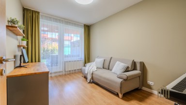 Exkluzivní byt 2+kk s předzahrádkou, terasou a garážovým stáním Praha 10 – Pitkovice