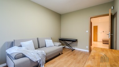 Exkluzivní byt 2+kk s předzahrádkou, terasou a garážovým stáním Praha 10 – Pitkovice