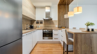 Exkluzivní byt 2+kk s předzahrádkou, terasou a garážovým stáním Praha 10 – Pitkovice