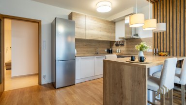 Exkluzivní byt 2+kk s předzahrádkou, terasou a garážovým stáním Praha 10 – Pitkovice