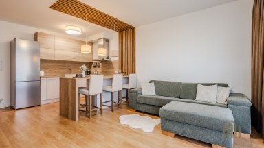 Exkluzivní byt 2+kk s předzahrádkou, terasou a garážovým stáním Praha 10 – Pitkovice