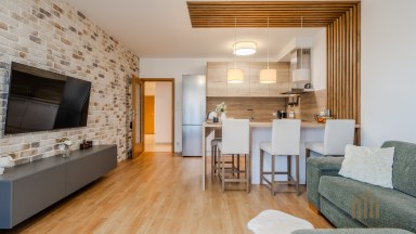 Exkluzivní byt 2+kk s předzahrádkou, terasou a garážovým stáním Praha 10 – Pitkovice