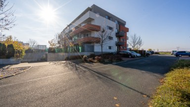 Exkluzivní byt 2+kk s předzahrádkou, terasou a garážovým stáním Praha 10 – Pitkovice