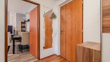 Kompletně zrekonstruovaný byt 2+1 v srdci Malešic