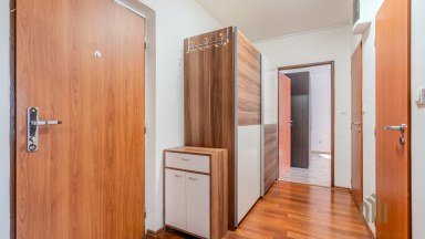 Kompletně zrekonstruovaný byt 2+1 v srdci Malešic