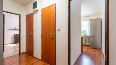 Kompletně zrekonstruovaný byt 2+1 v srdci Malešic