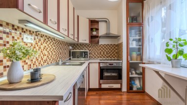 Kompletně zrekonstruovaný byt 2+1 v srdci Malešic