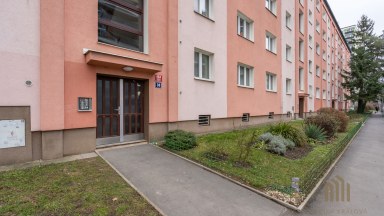 Kompletně zrekonstruovaný byt 2+1 v srdci Malešic