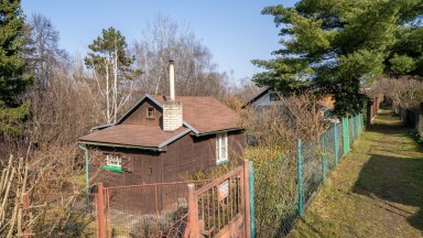 Nabídka přenechání pronájmu zahrádky s chatou v Praze 3 – Na Balkáně