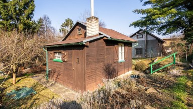Nabídka přenechání pronájmu zahrádky s chatou v Praze 3 – Na Balkáně