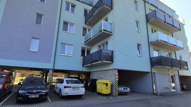 Pronájem moderního bytu 1kk s balkonem a krytým parkováním ve Vraném nad Vltavou