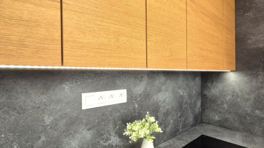 Pronájem moderního bytu 1kk s balkonem a krytým parkováním ve Vraném nad Vltavou