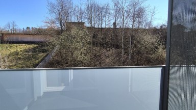 Pronájem moderního bytu 1kk s balkonem a krytým parkováním ve Vraném nad Vltavou