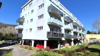 Pronájem moderního bytu 1kk s balkonem a krytým parkováním ve Vraném nad Vltavou