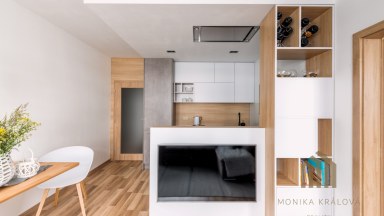 Pronájem elegantního bytu 4+kk s balkonem a garážovým stáním – Praha 10, Uhříněves