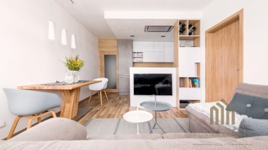 Pronájem elegantního bytu 4+kk s balkonem a garážovým stáním – Praha 10, Uhříněves
