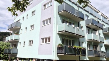 Exkluzivní pronájem Bytu 2+kk s balkonem a krytým parkováním ve Vraném nad Vltavou