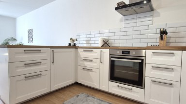 Exkluzivní pronájem Bytu 2+kk s balkonem a krytým parkováním ve Vraném nad Vltavou