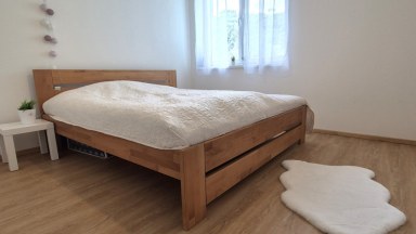 Exkluzivní pronájem Bytu 2+kk s balkonem a krytým parkováním ve Vraném nad Vltavou